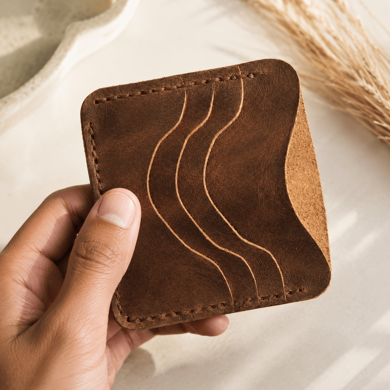 Men’s Brown Leather Bifold Wallet – 6 Card Slots & Cash Pocket