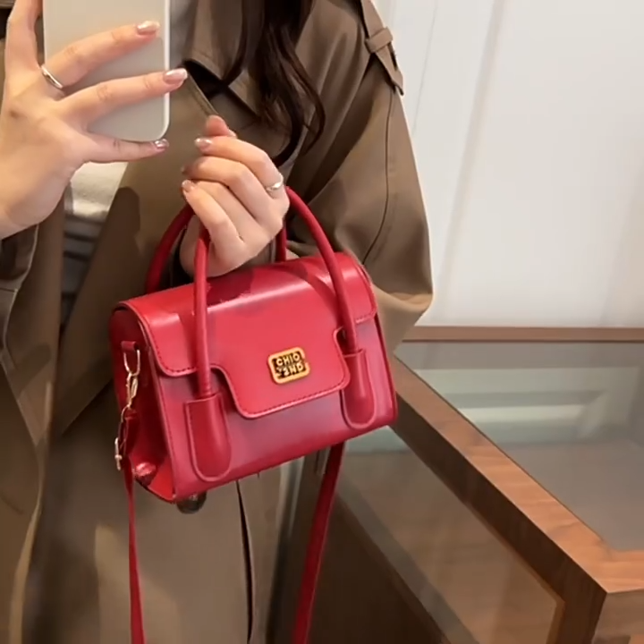Ultra-trendy Versatile Small Shoulder Tote Best-selling Mini Square Tassel Chain Strap Bag